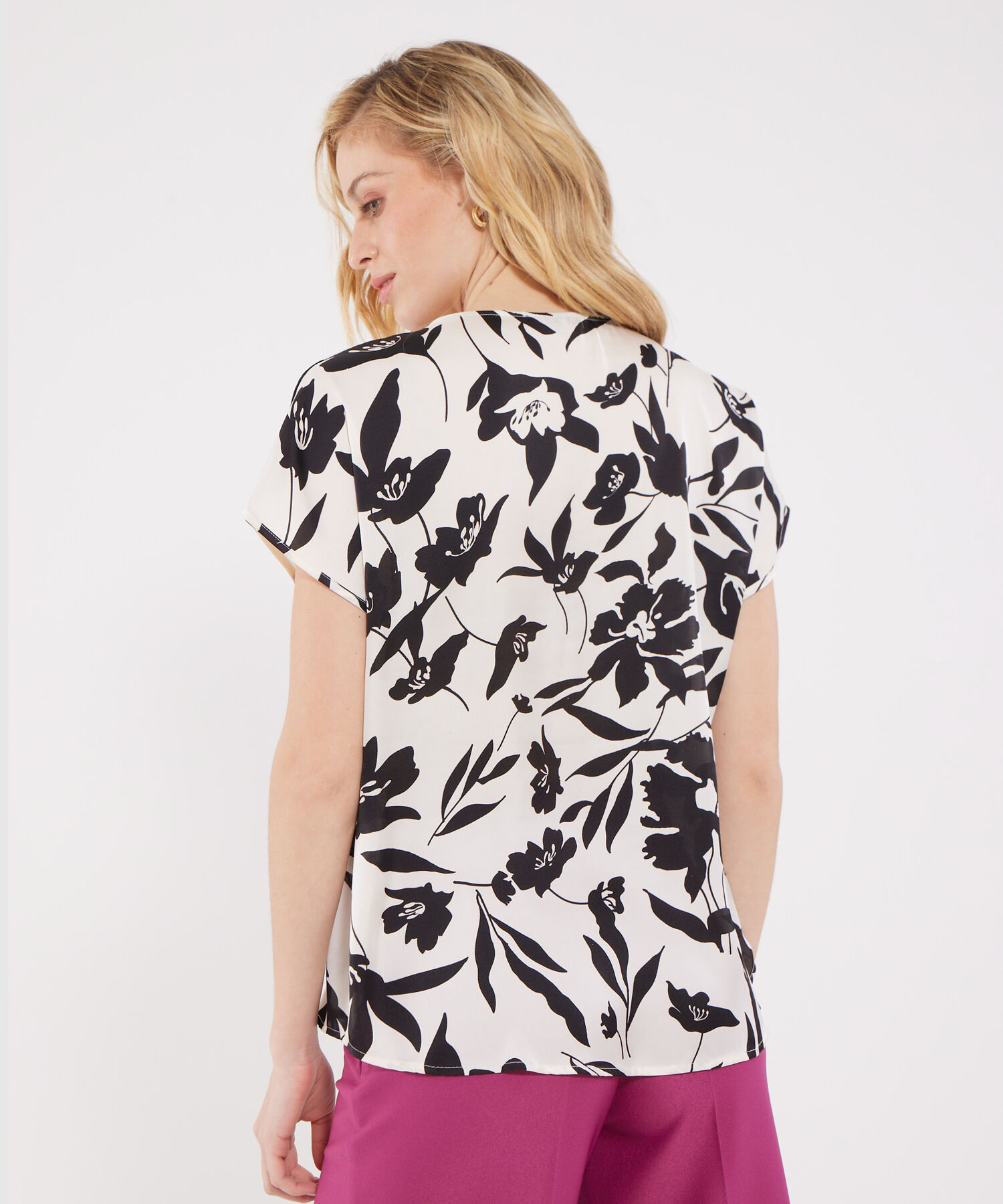 Blusa Manga Corta Rodada Con Escote En V Estampada