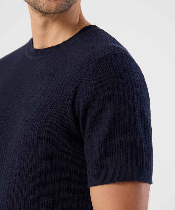 Camiseta Texturizada Cuello Redondo  image number null