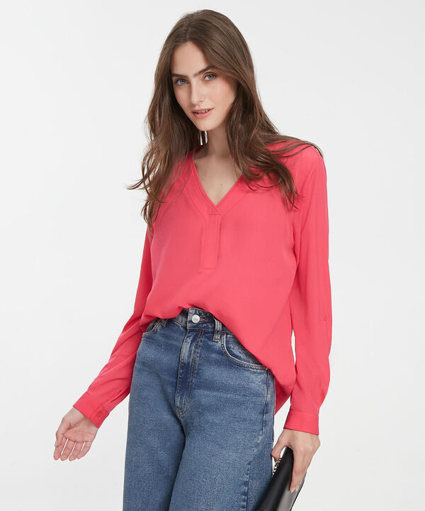 Blusa Con Cuello Doble Escote En V image number null