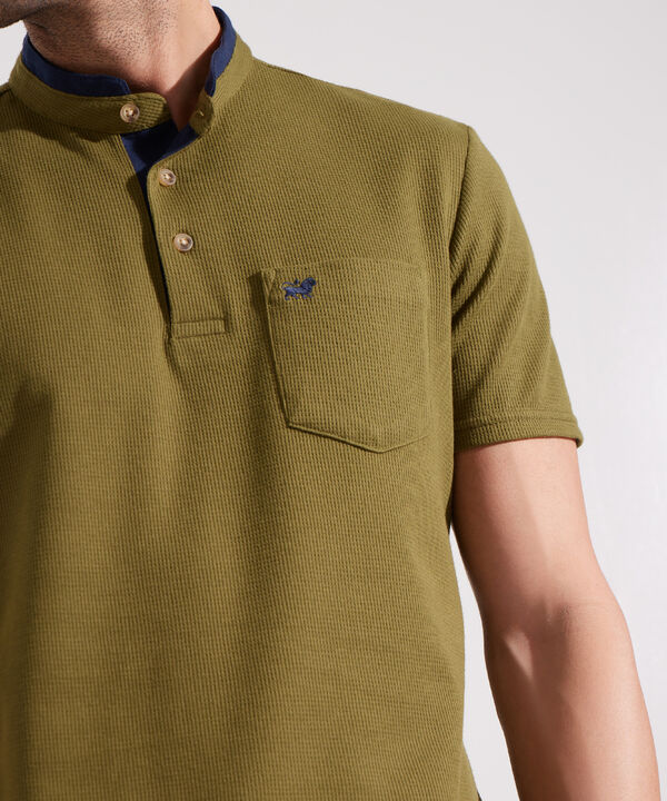 Polo Texturizada Con Cuello Mao