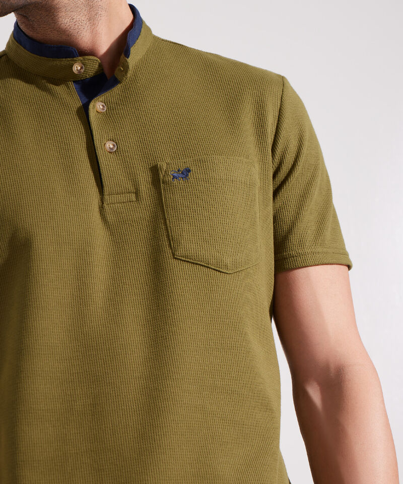 Polo Texturizada Con Cuello Mao