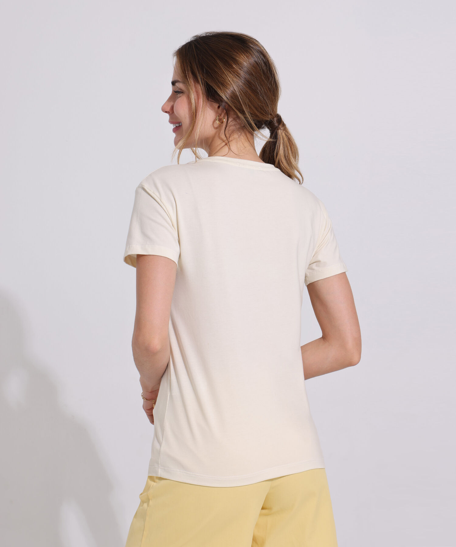 Camiseta Manga Corta, Cuello Redondo Con Bordado Y Screen En Frente