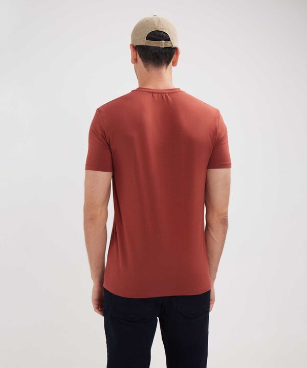 Camiseta Slim Cuello Redodno Manga Corta