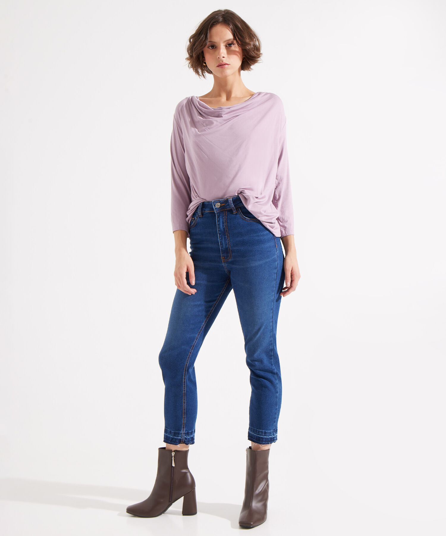 Camiseta con Cuello Drapeado