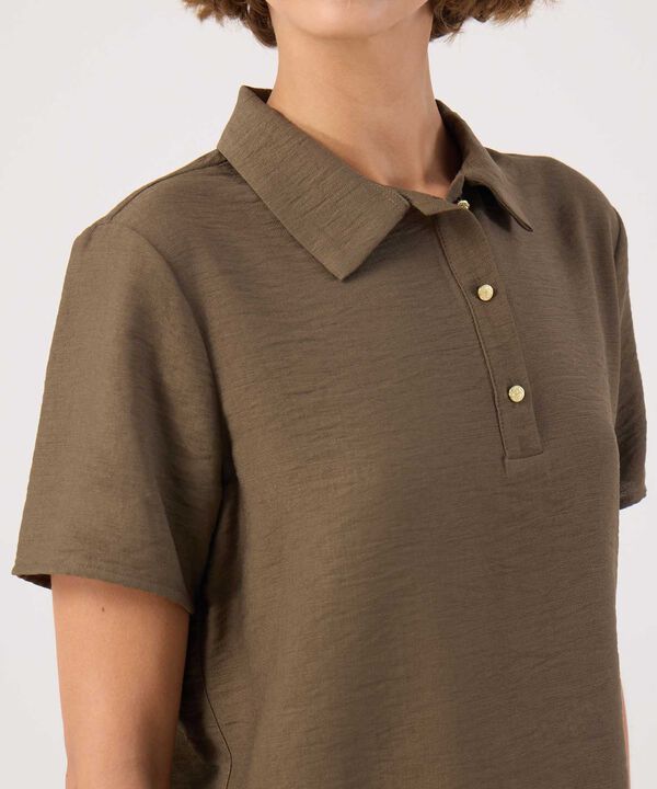 Blusa tipo polo unicolor  image number null