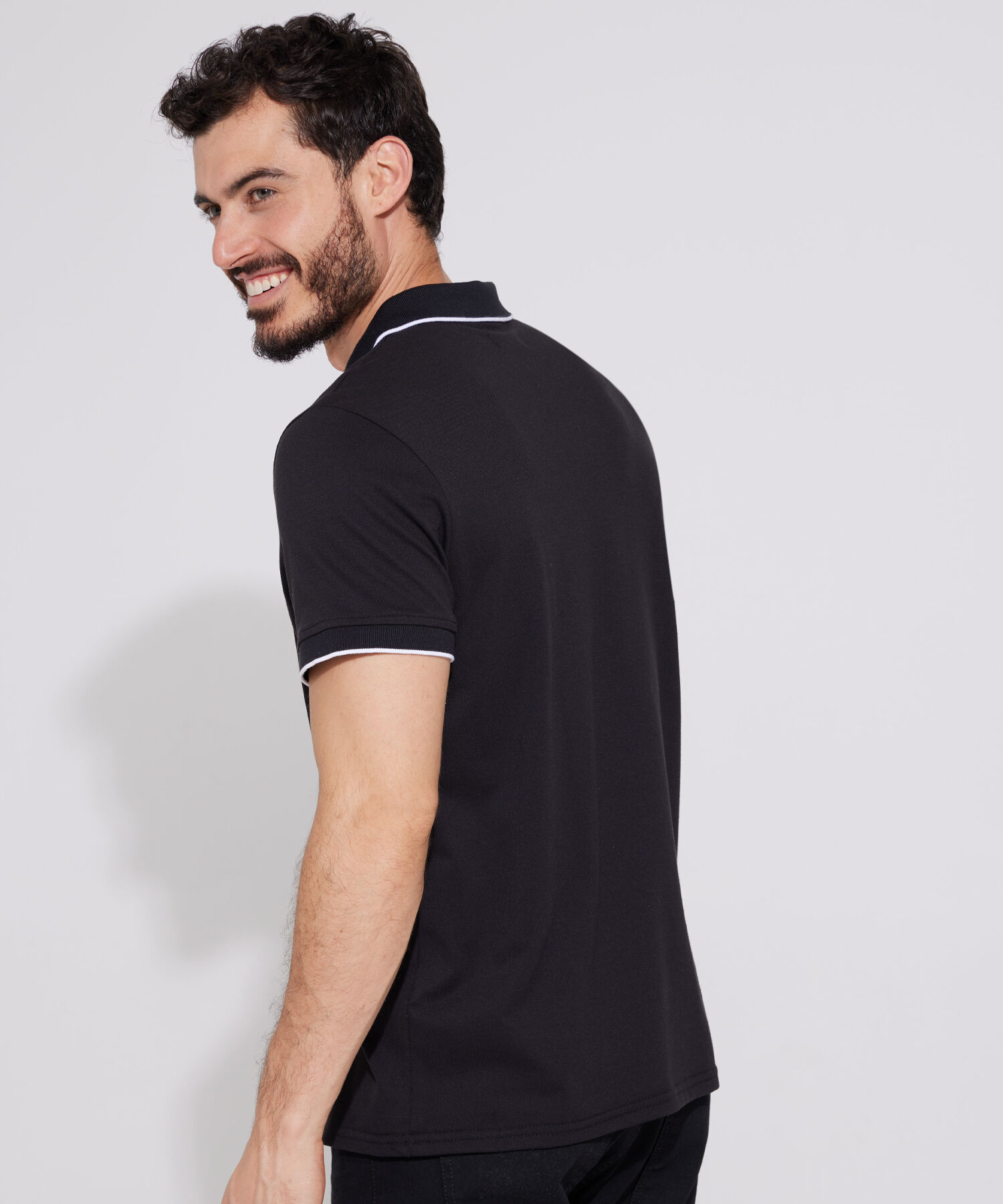 Polo Sport Unicolor, Cuello, Pechera Y Puños Tejidos Preteñidos, Silueta Slim Fit