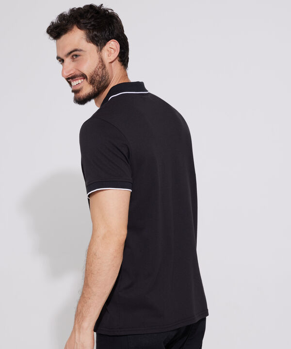 Polo Sport Unicolor, Cuello, Pechera Y Puños Tejidos Preteñidos, Silueta Slim Fit