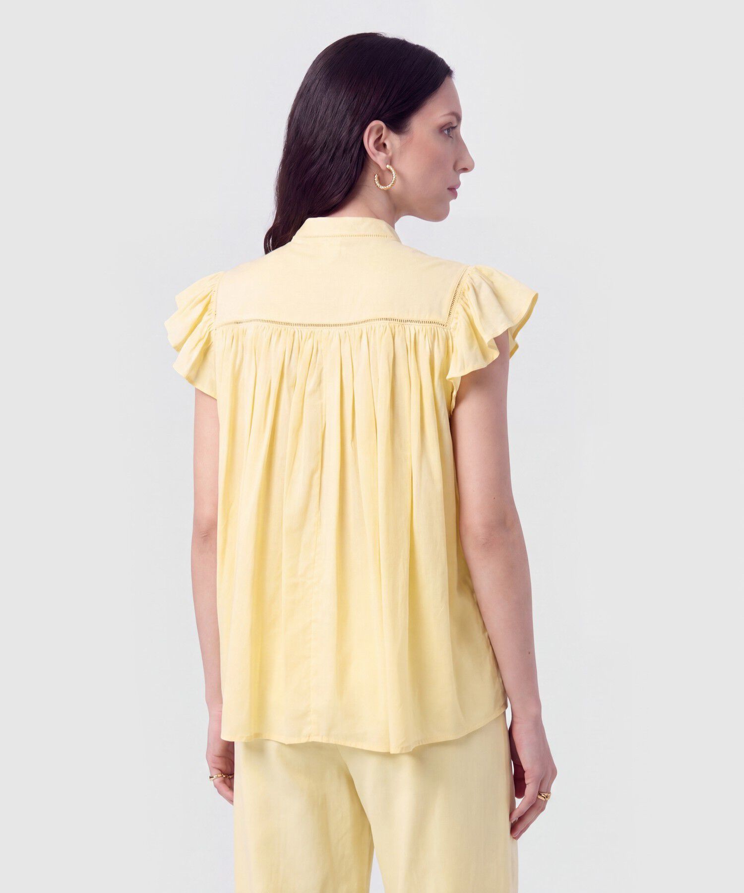 Blusa Cuello Alto con Vuelos Mujer