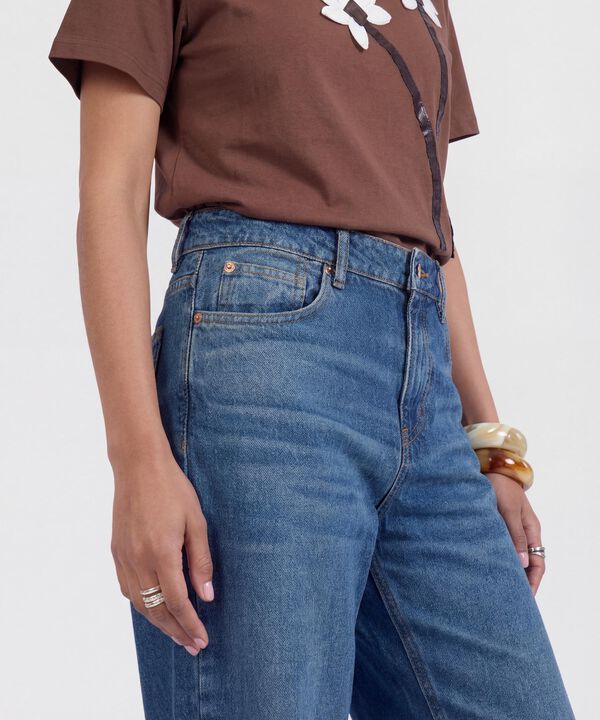 Jeans Mujer Barrel Fit con Pinzas