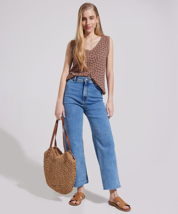 Camiseta Estampada Cuello En V Con Encaje Bolillo En Cuello Y Sisa