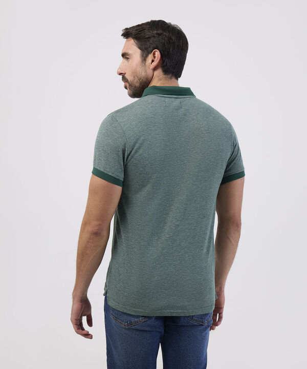 Polo Unicolor Con Textura, Cuello Y Pu&ntilde;os Tejidos, Silueta Slim Fit, Lineas