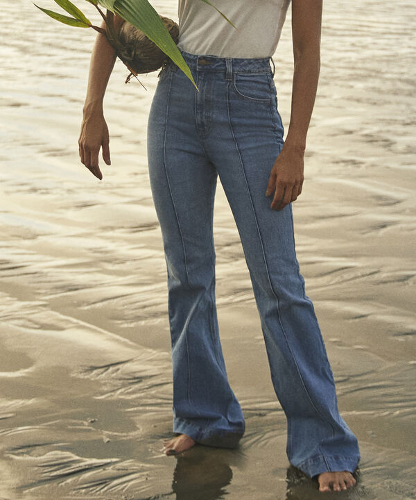 Jean Tipo Flare Con Vena image number null