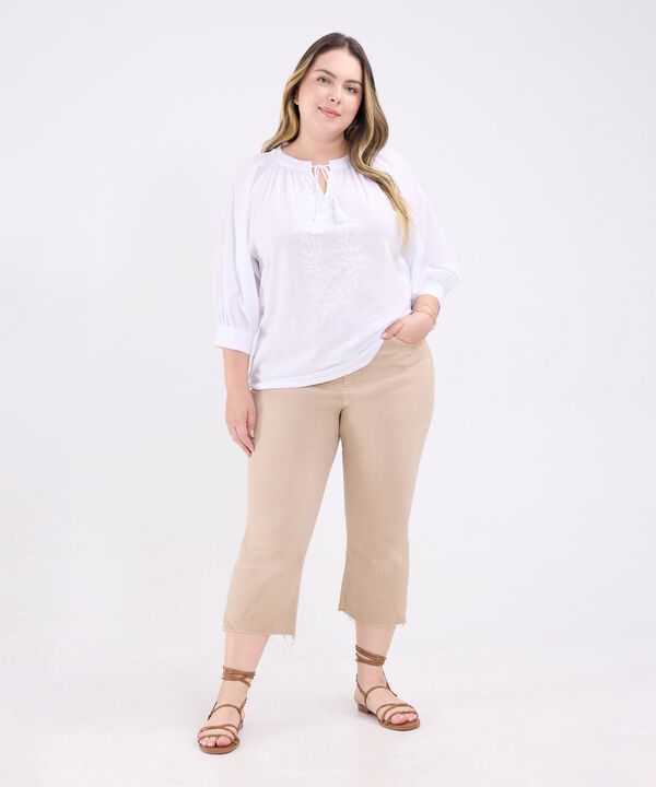 Blusa con Bordado image number null
