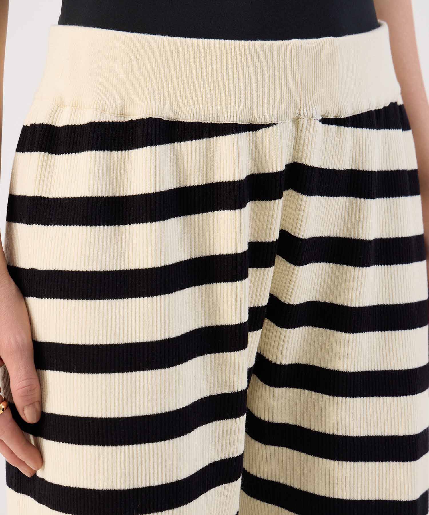 Pantal&oacute;n en Tejido de Punto Rayado para Mujer