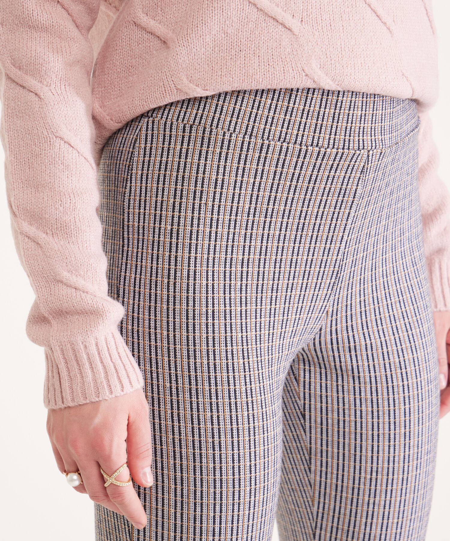 Leggings Prete&ntilde;ido Con Corte En Frente