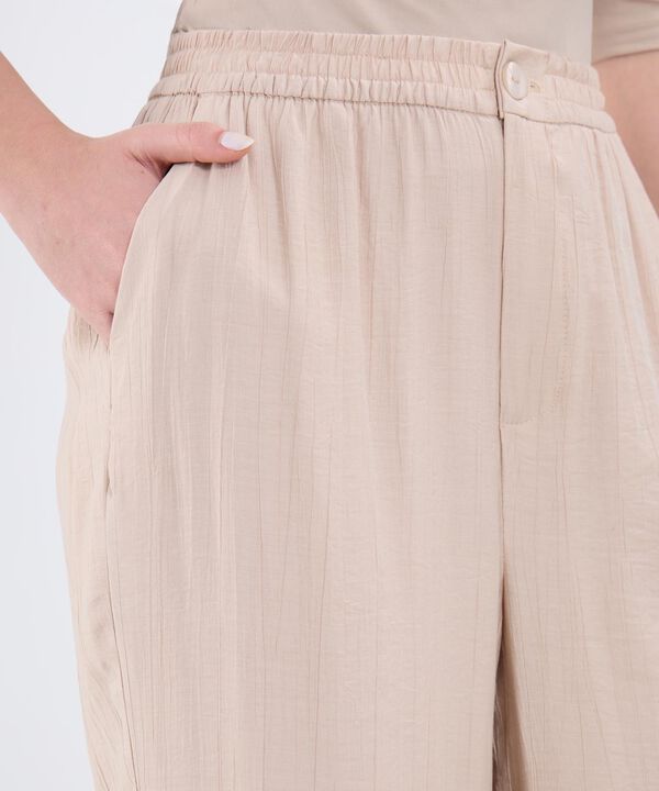 Pantalón Texturizado image number null