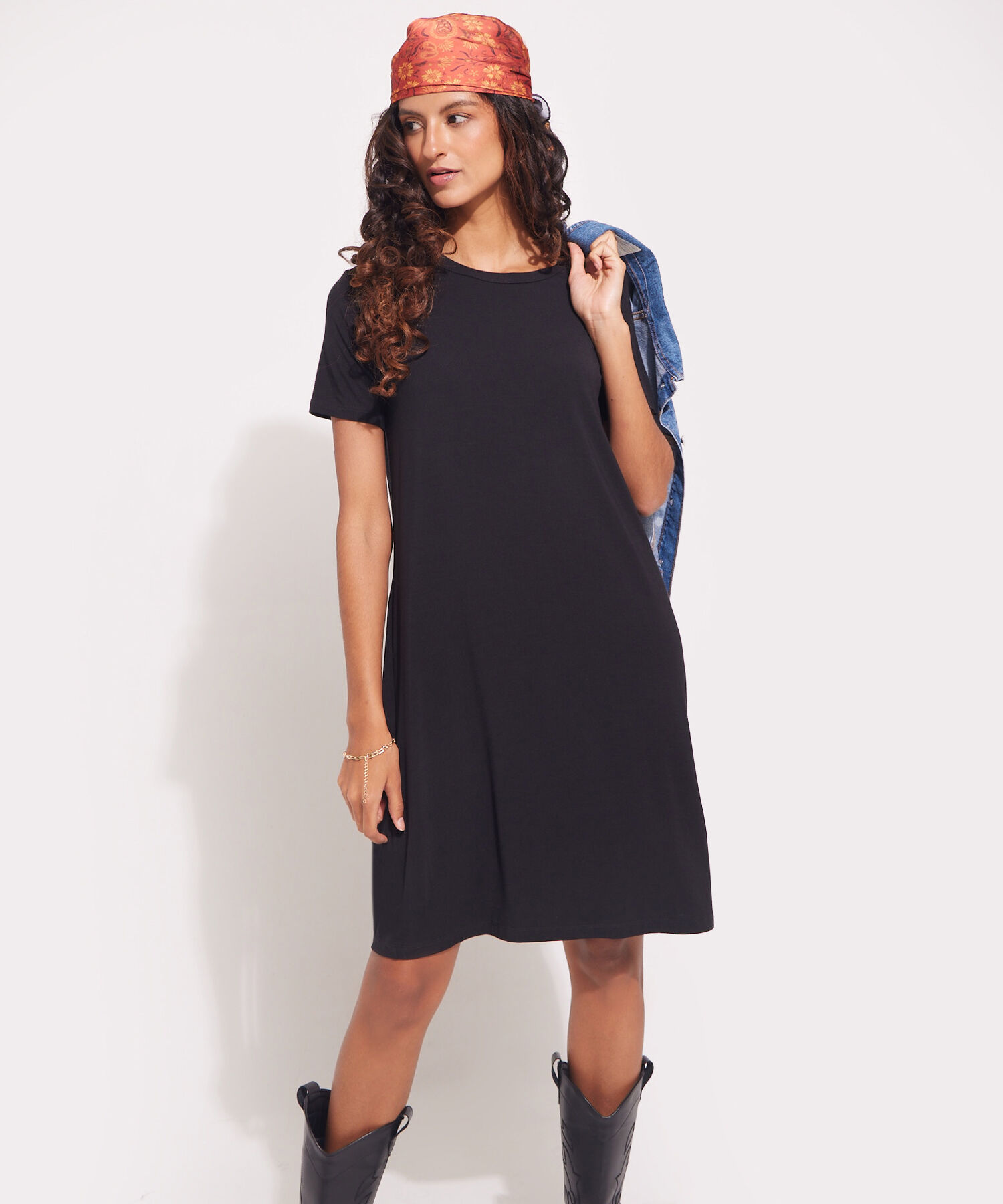 Vestido Unicolor Manga Corta, Cuello Redondo Con Silueta Fluida