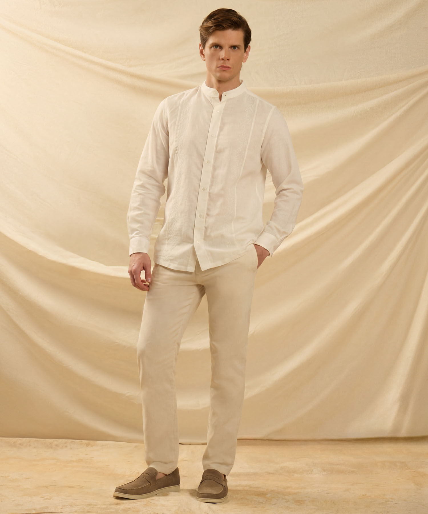 Guayabera Cuello Neru con Bordados para Hombre