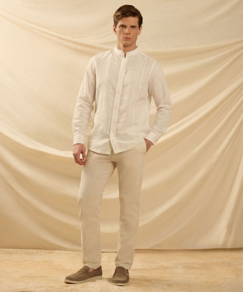 Guayabera Cuello Neru con Bordados para Hombre