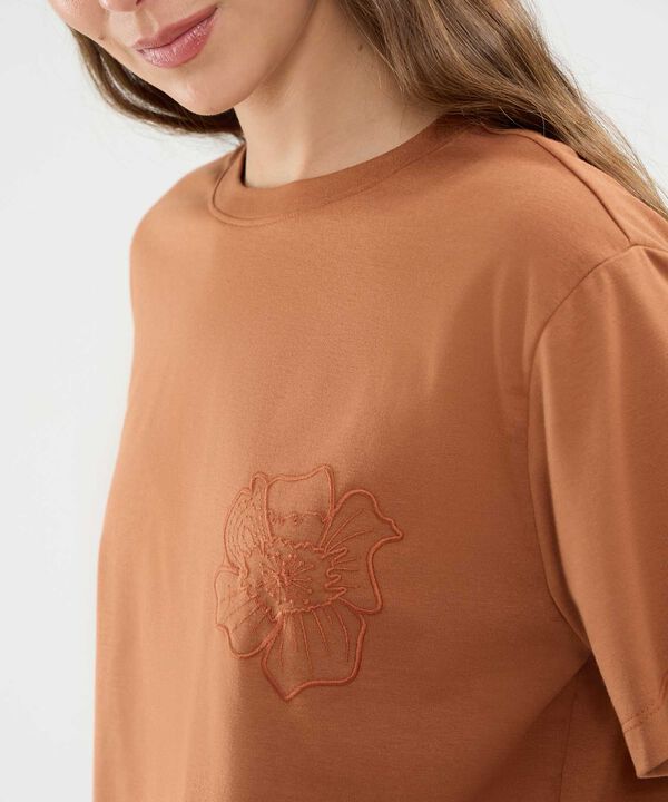 Camiseta Manga Corta Con Bordado Para Mujer image number null