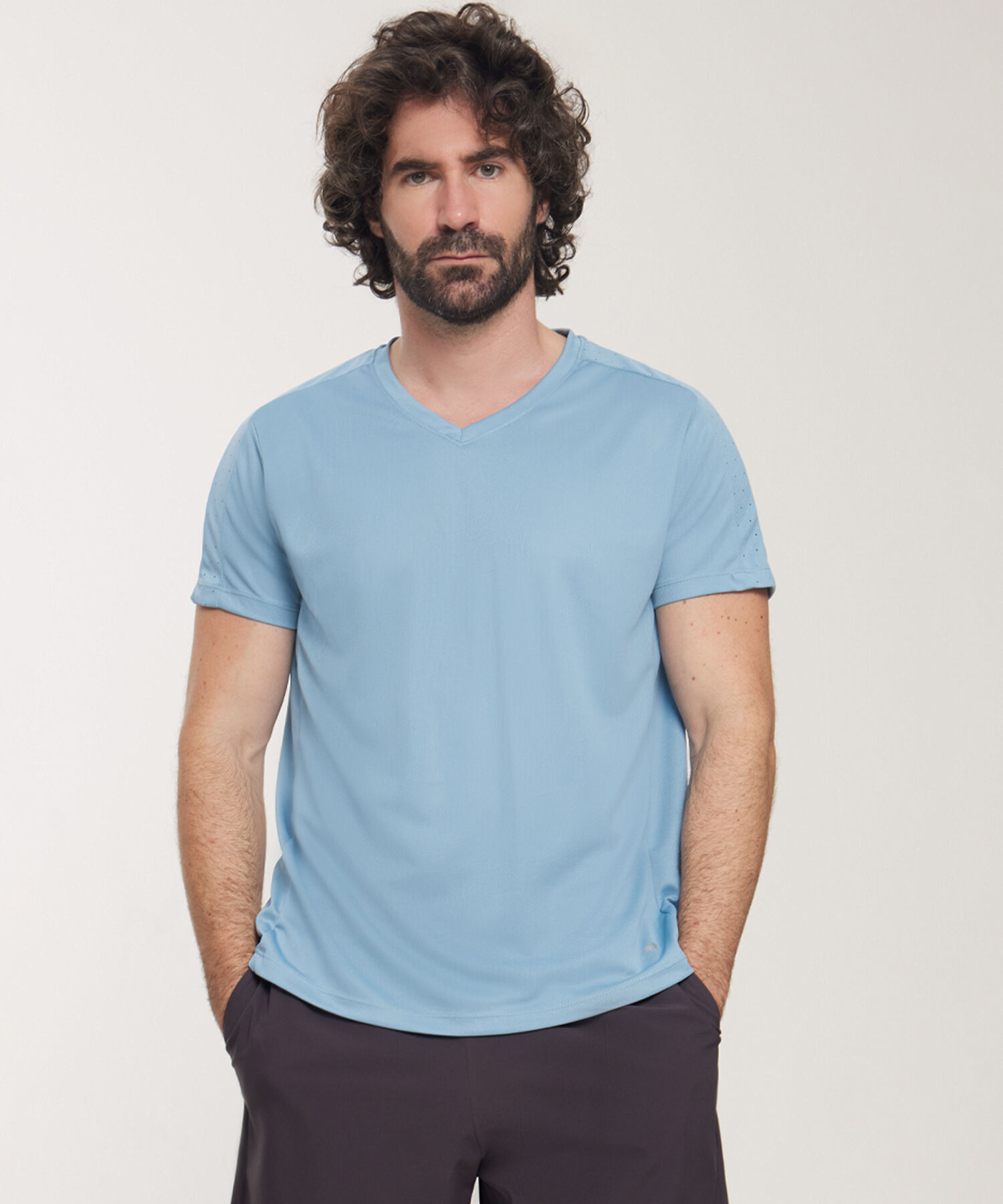Camiseta Manga Corta Cuello V Con Grabado Laser