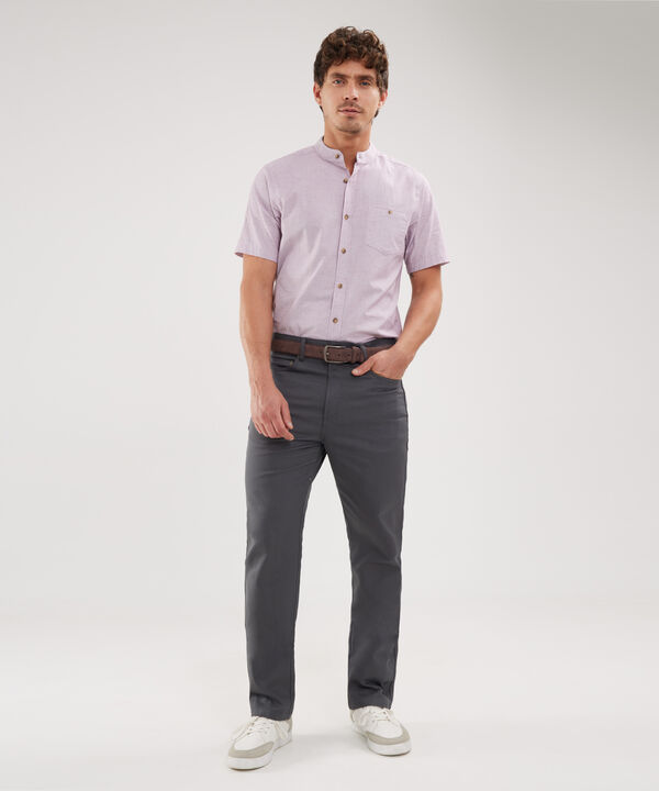 Camisa Preteñida Cuello Neru, Manga Corta Con Bolsillo Y Silueta Slim Fit
