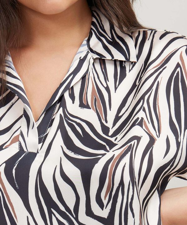 Blusa Manga Corta Corrida Estampada  En Satin