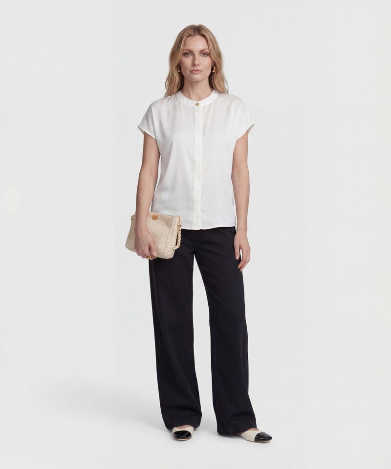 Blusa Unicolor Con Detalle 