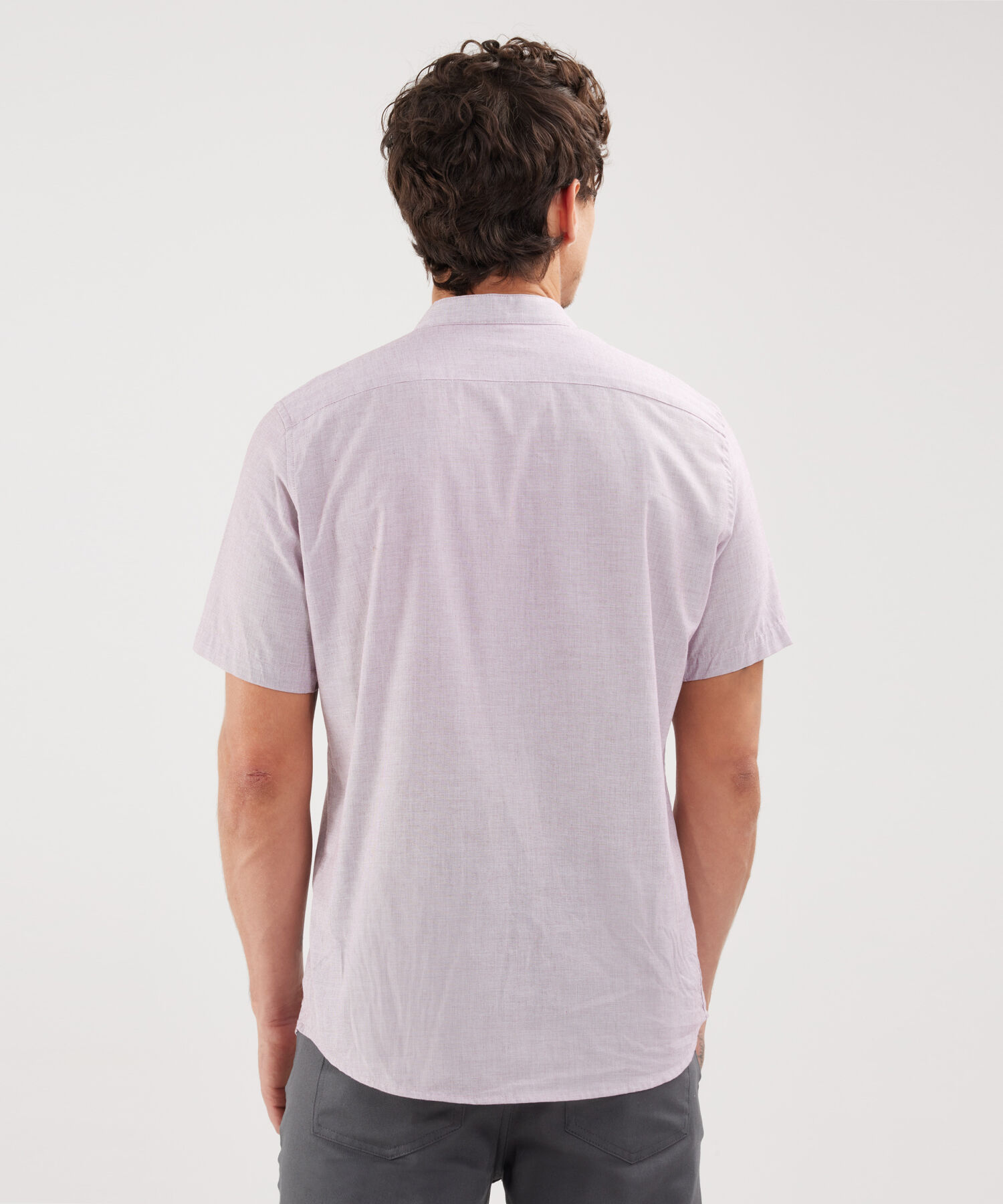 Camisa Preteñida Cuello Neru, Manga Corta Con Bolsillo Y Silueta Slim Fit