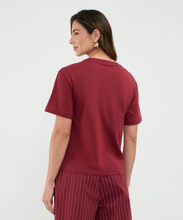 Camiseta con Bordado Botánico 