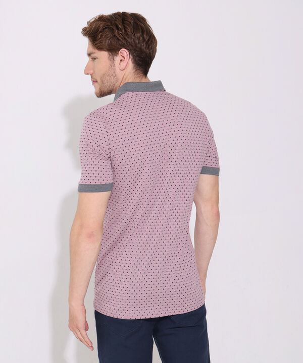 Polo Estampada, Cuello Y Puños Tejidos En Contraste Con Bolsillo, Silueta Regular Fit