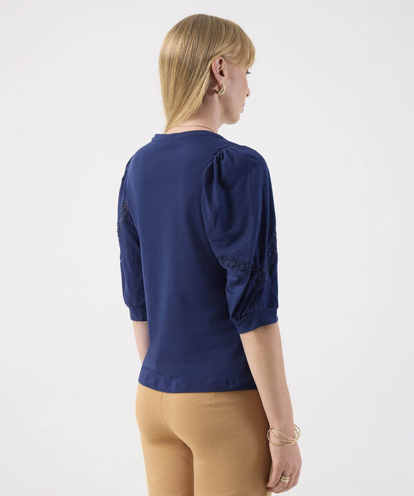 Blusa con Detalle Calado