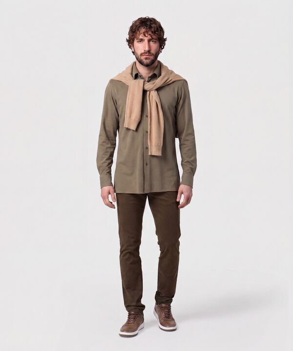 Camisa Unicolor Con Cuello De Bot&oacute;n Hombre