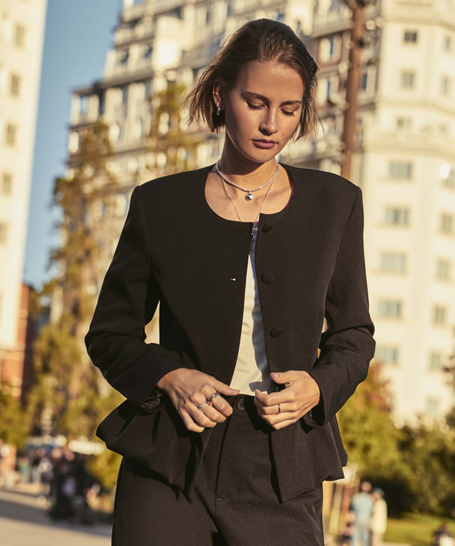 Chaqueta Unicolor Con Bolero Inferior Para Mujer