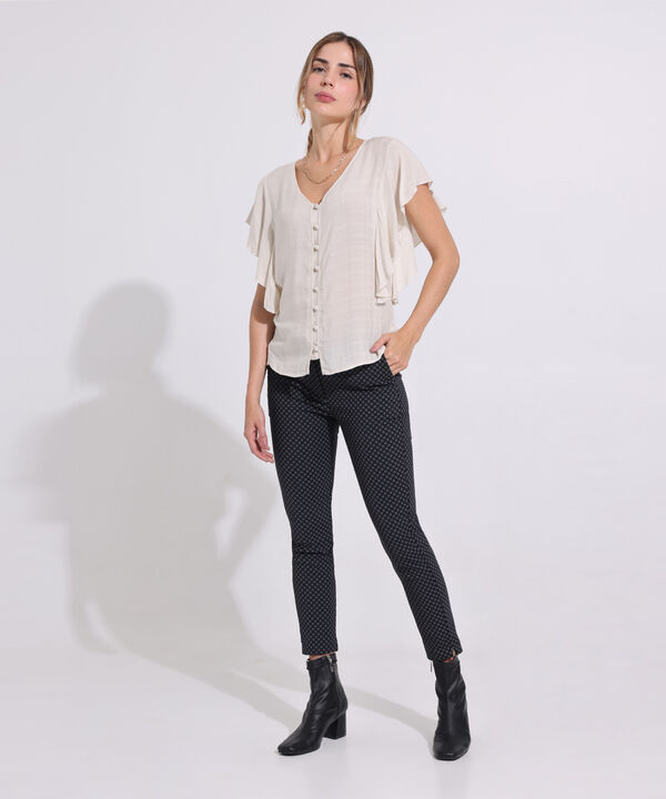 Blusa Unicolor Cuello V, Manga Corta Con Bolero Y Botonadura En Frente