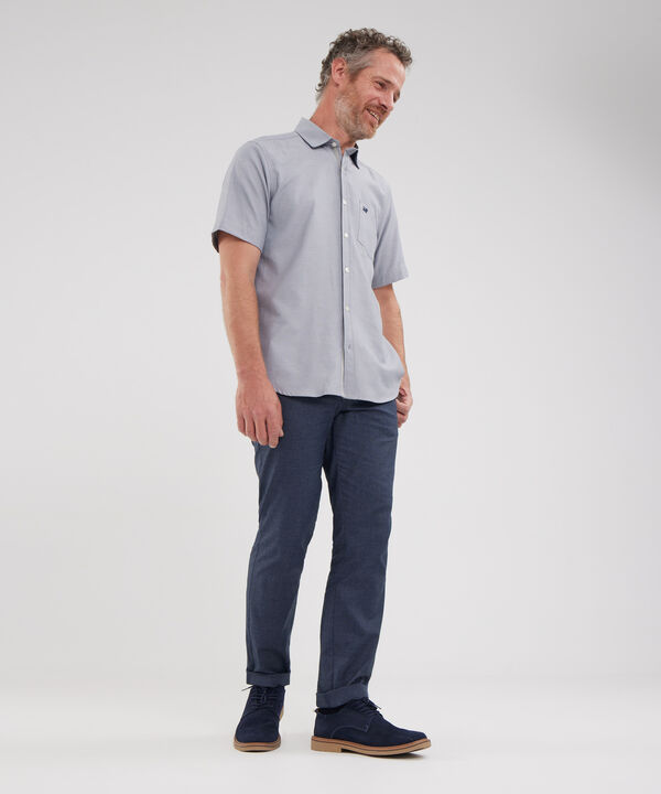 Camisa Unicolor Manga Corta Con Bolsillo, Silueta Regular Fit