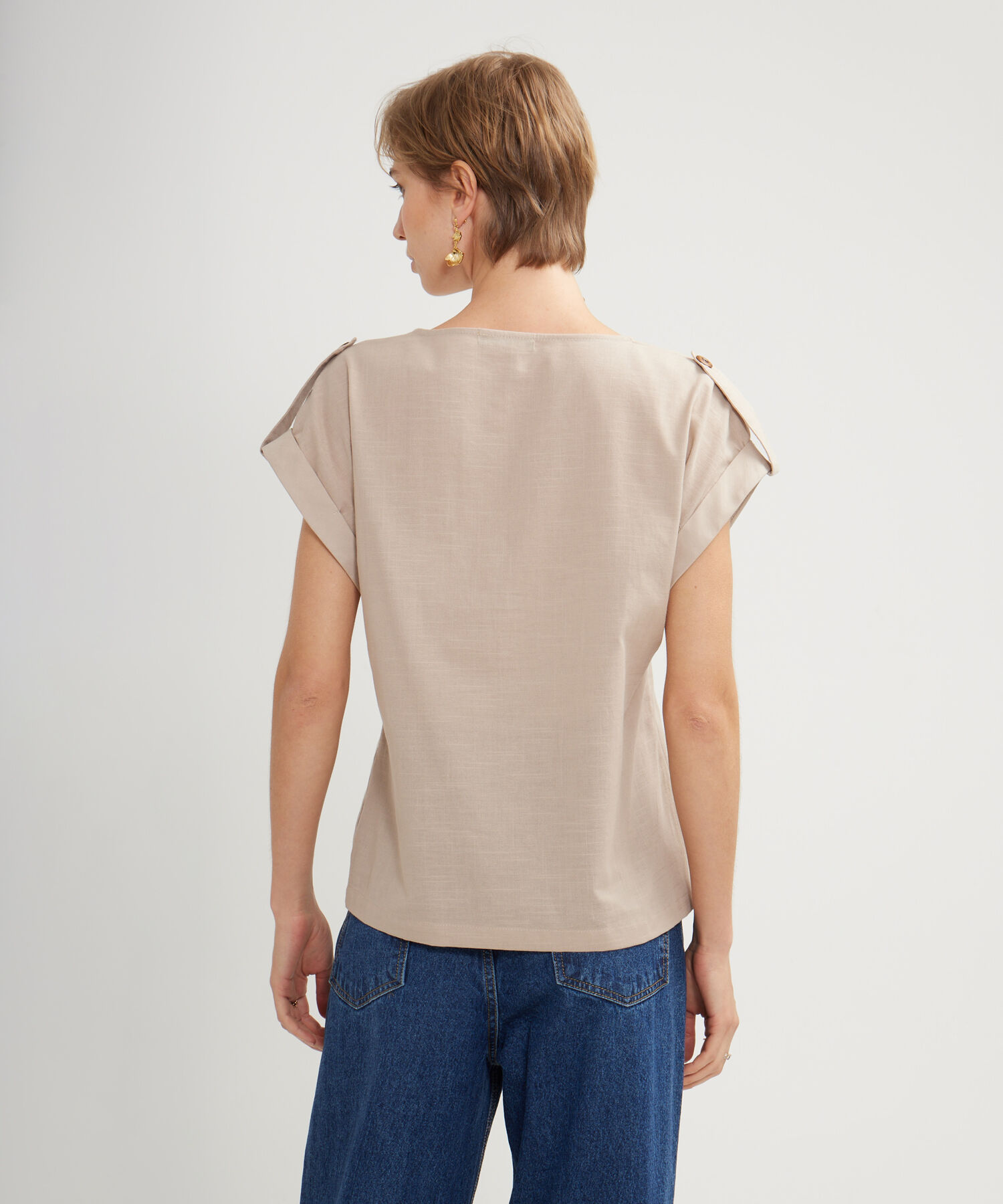 Blusa Unicolor Con Detalles Utilitarios