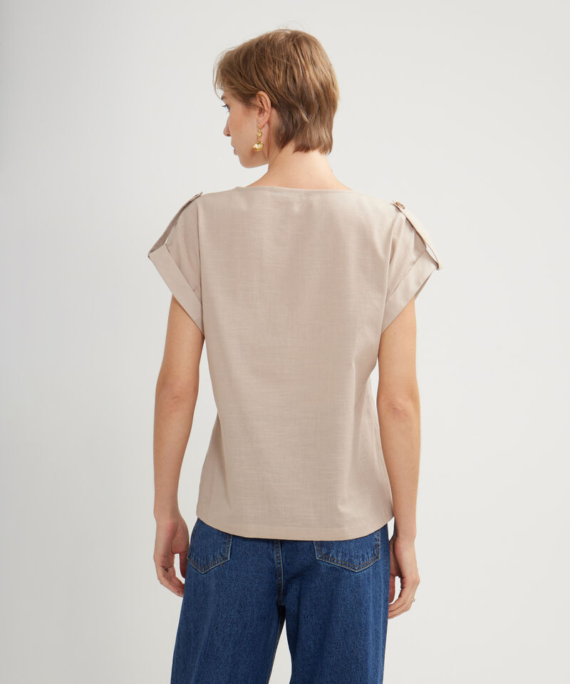 Blusa Unicolor Con Detalles Utilitarios