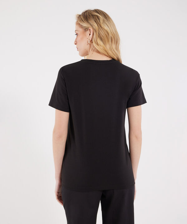 Camiseta Unicolor Con Aplique Pedreria