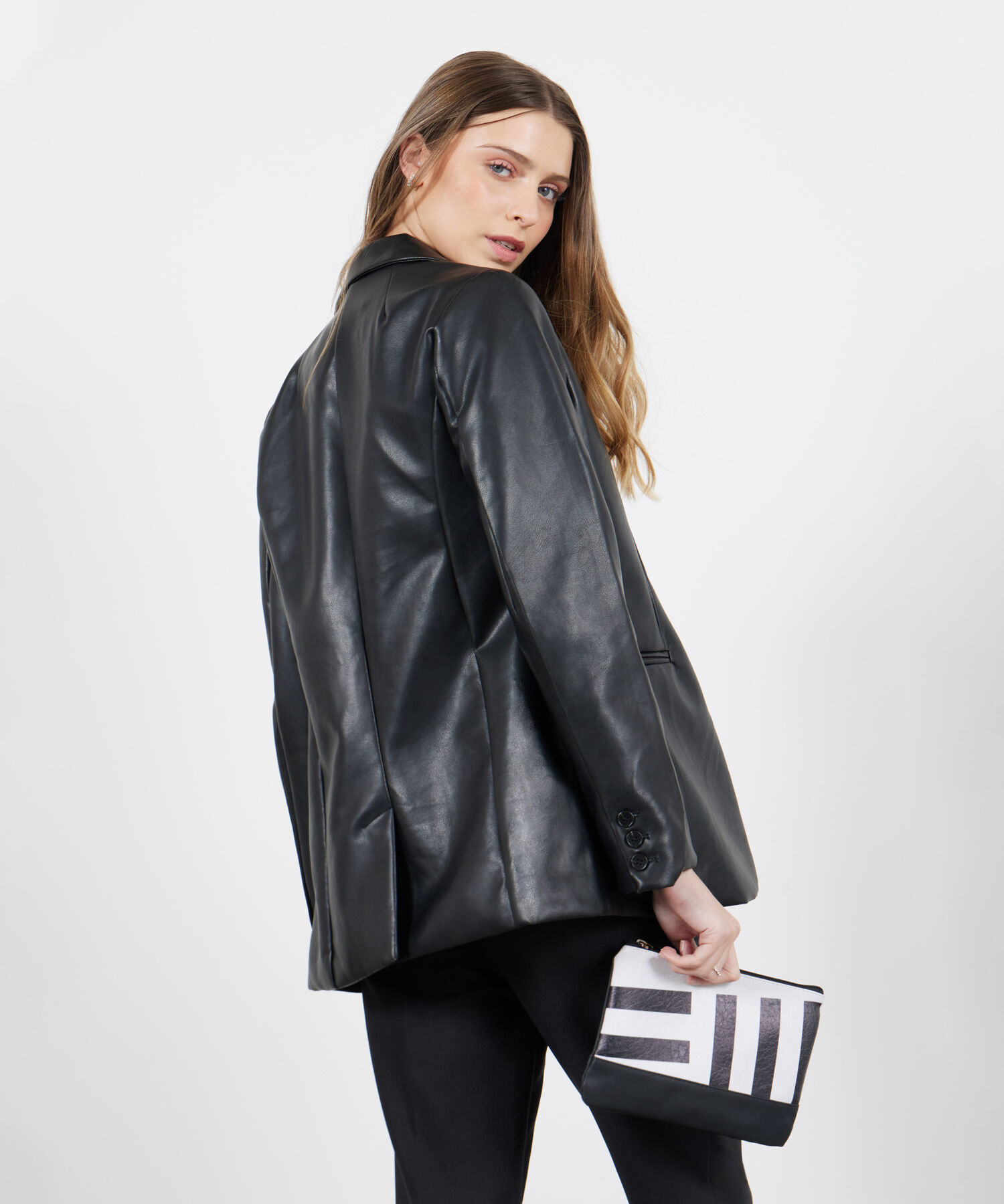 Blazer En Pu Manga Larga Con Boton En Frente