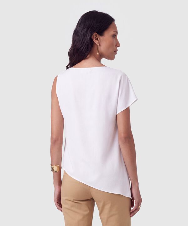 Blusa Asim&eacute;trica Con Herraje Para Mujer
