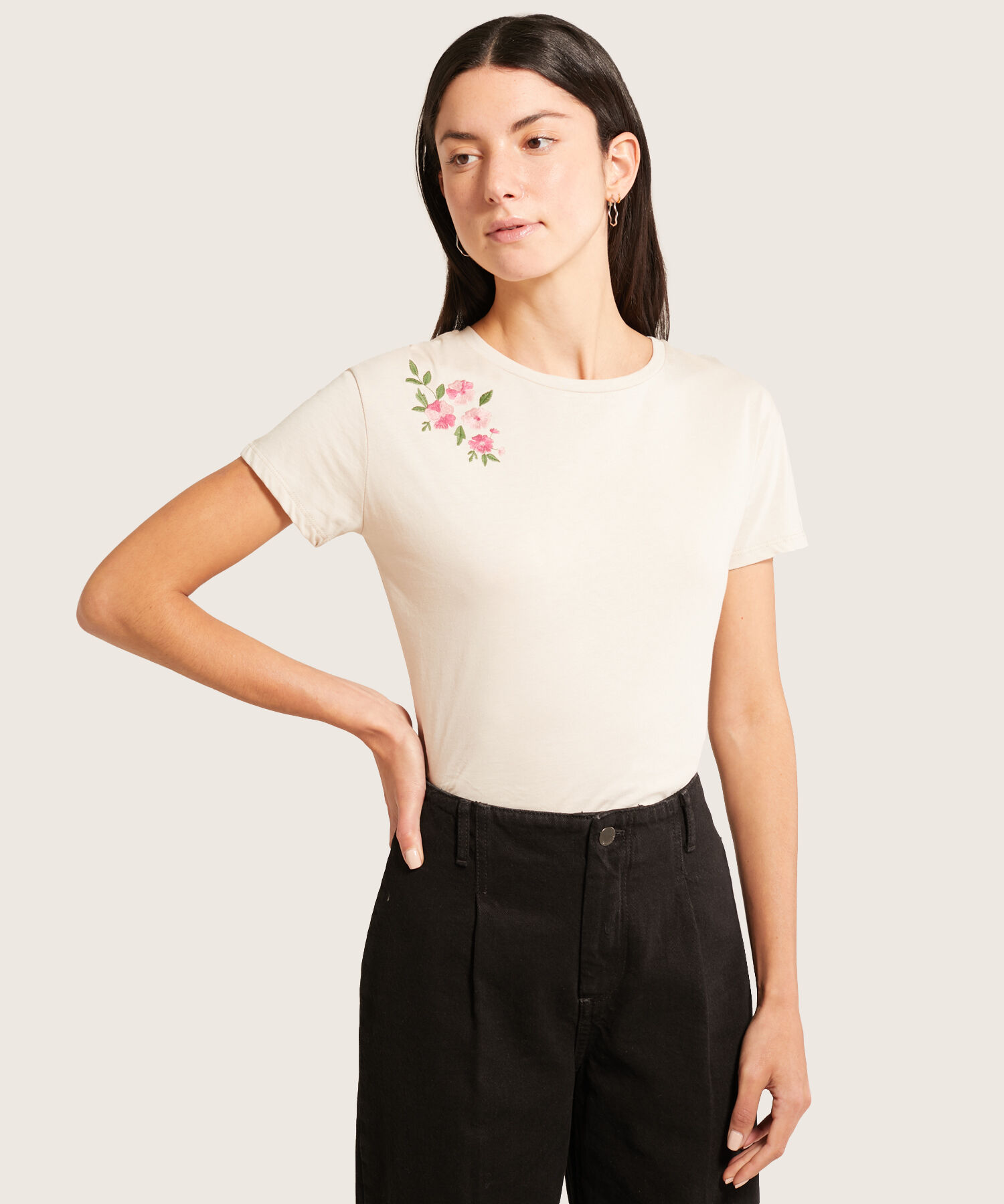 Camiseta Manga Corta Con Bordado