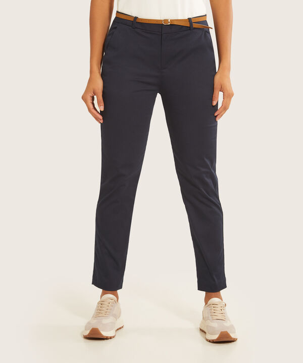 Pantalon Básico Bolsillo Diagonal Bota Entubada Unicolor