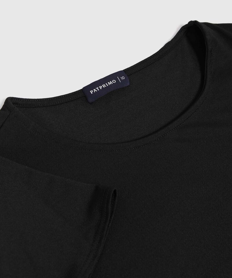 Camiseta Unicolor Con Detalle En Mangas 