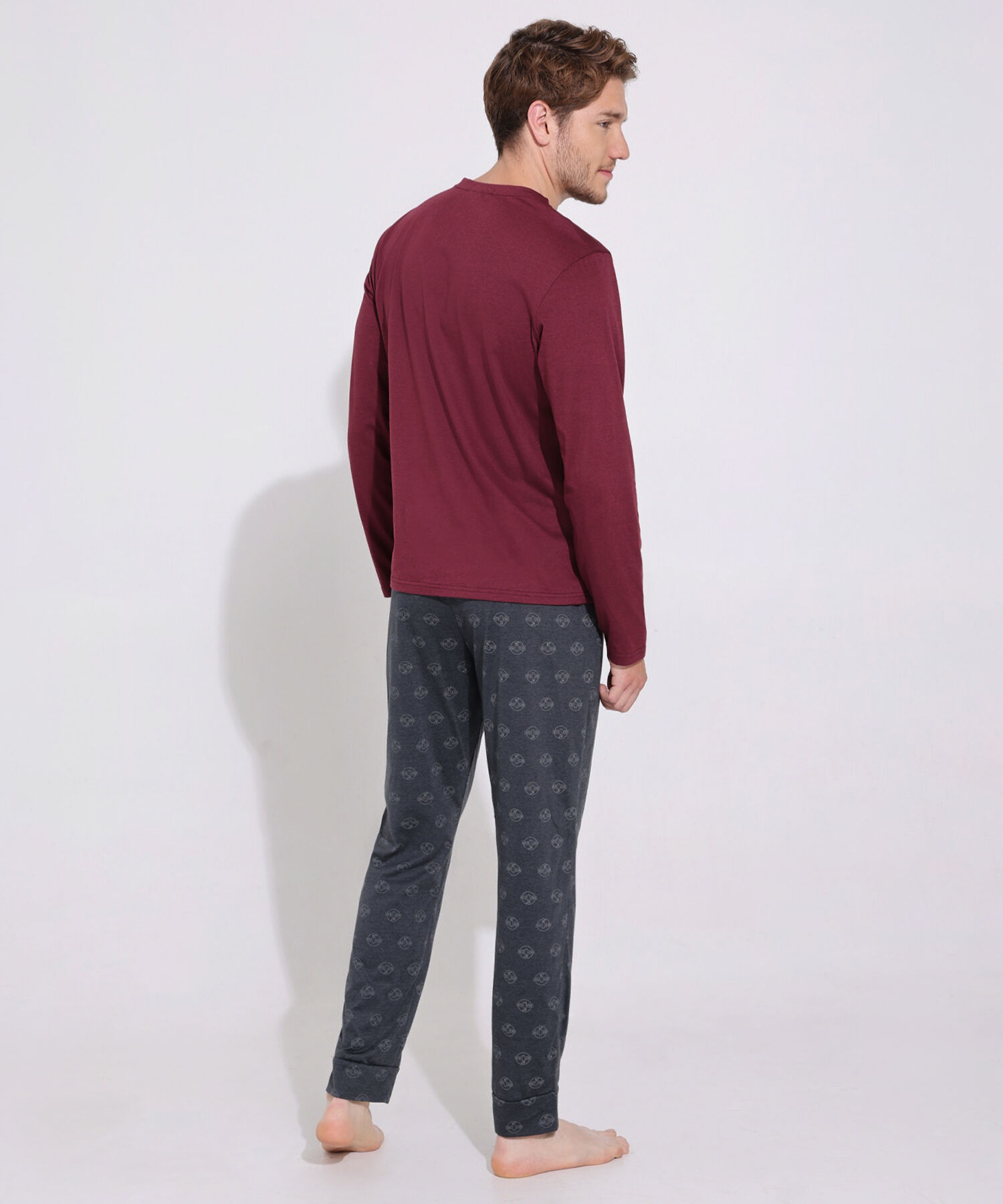 Pijama Camiseta Manga Larga Cuello Henley Unicolor Con Pantalón Estampado