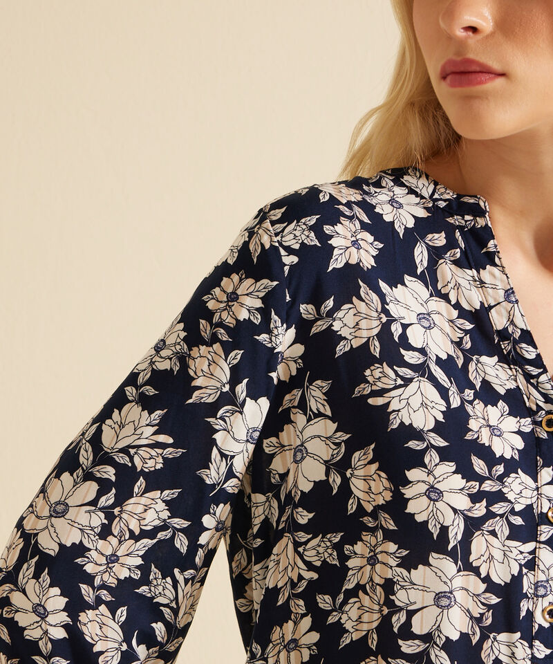 Blusa Manga 3/4 Con Botones En Frente Estampada Monoproducto