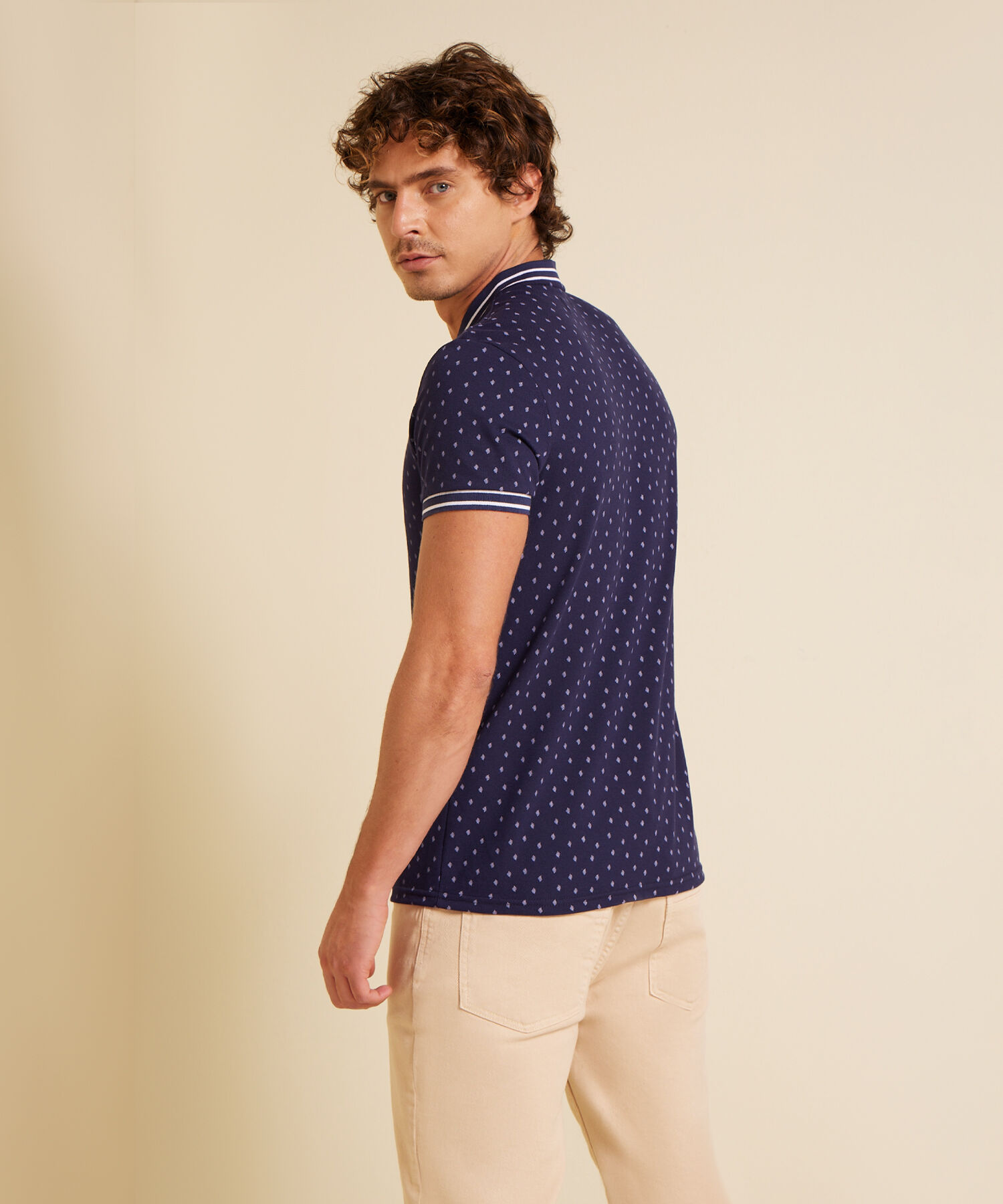 Polo Estampada, Cuello Mao, Manga Corta Con Cuello Y Puños Tejidos Preteñidos, Silueta Slim Fit