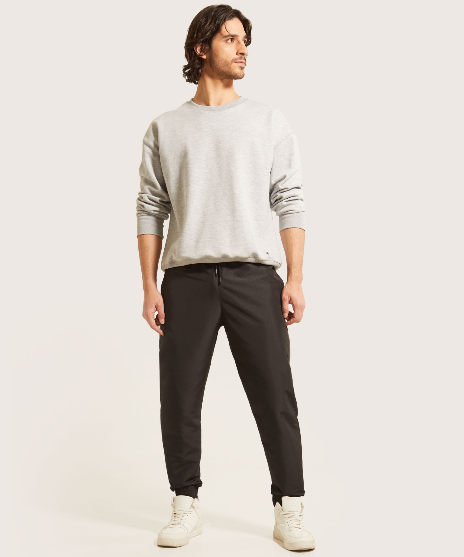 Pantal&oacute;n Jogger Plano Unicolor Con Cortes Contraste, Bolsillos Laterales, Cord&oacute;n Ajustable Y El&aacute;stico Interno, Sport L&iacute;neas