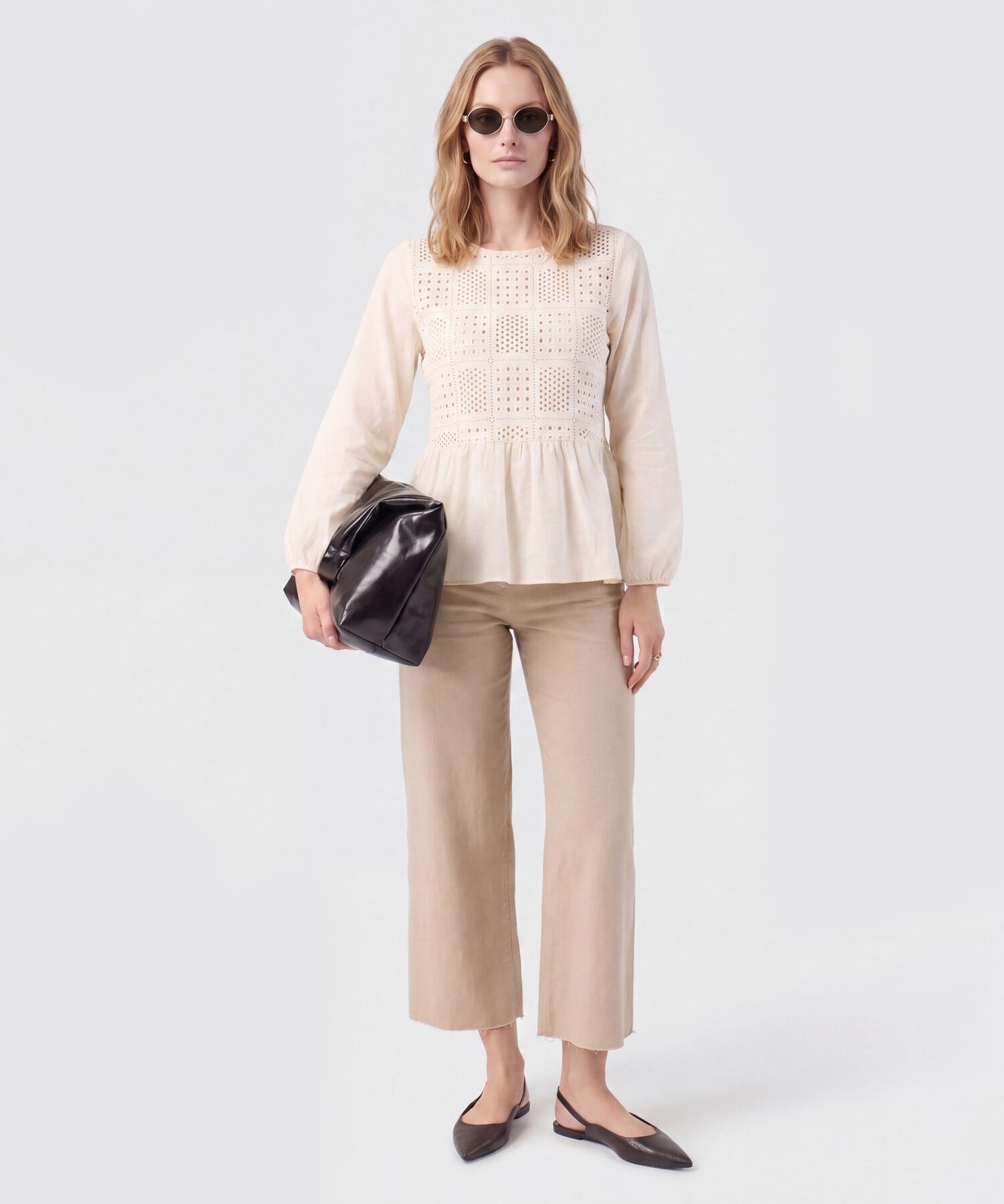 Blusa Unicolor Con Pechera Calada Mujer