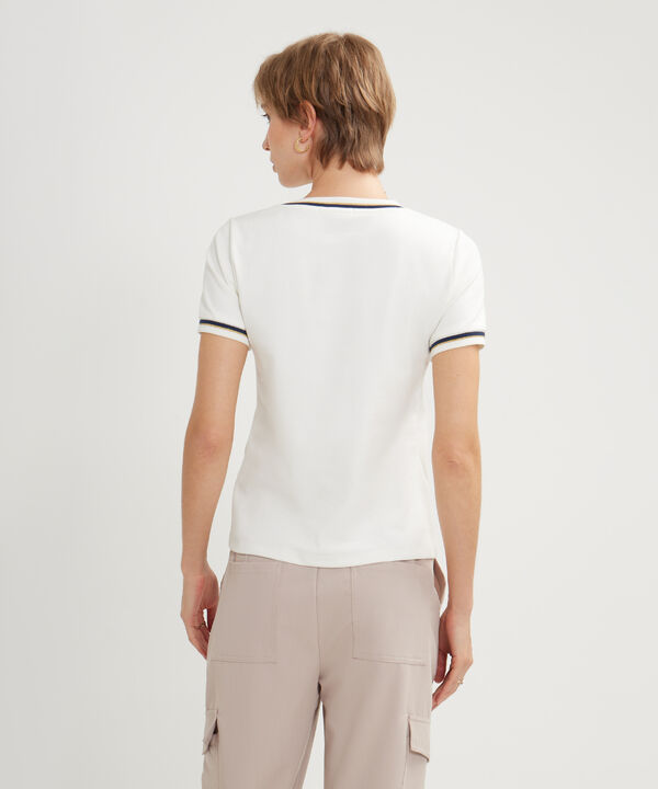 Camiseta Unicolor Con Tira Tejida Bicolor